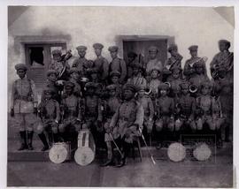 Banda de Música do 3º Batalhão de Caçadores do Exército. Saturnino Rangel Mauro primeiro à esquerda, em pé na segunda fila, segurando bombardino.