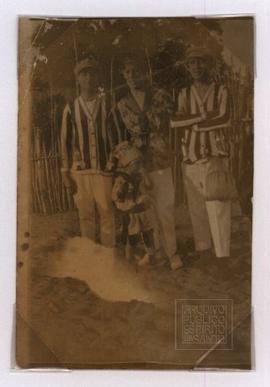 Saturnino Rangel Mauro e Gaspar Guimarães no carnaval de 1927.