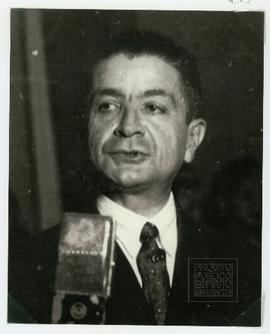 Saturnino Rangel Mauro discursando durante sessão que promulgou Constituição Estadual de 1947.